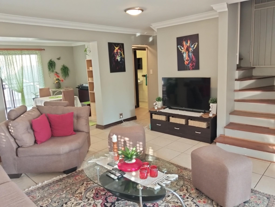 4 Bedroom Property for Sale in Garsfontein Gauteng