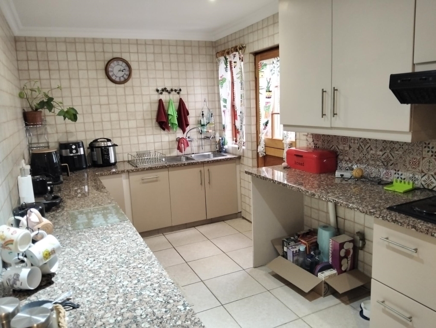 4 Bedroom Property for Sale in Garsfontein Gauteng
