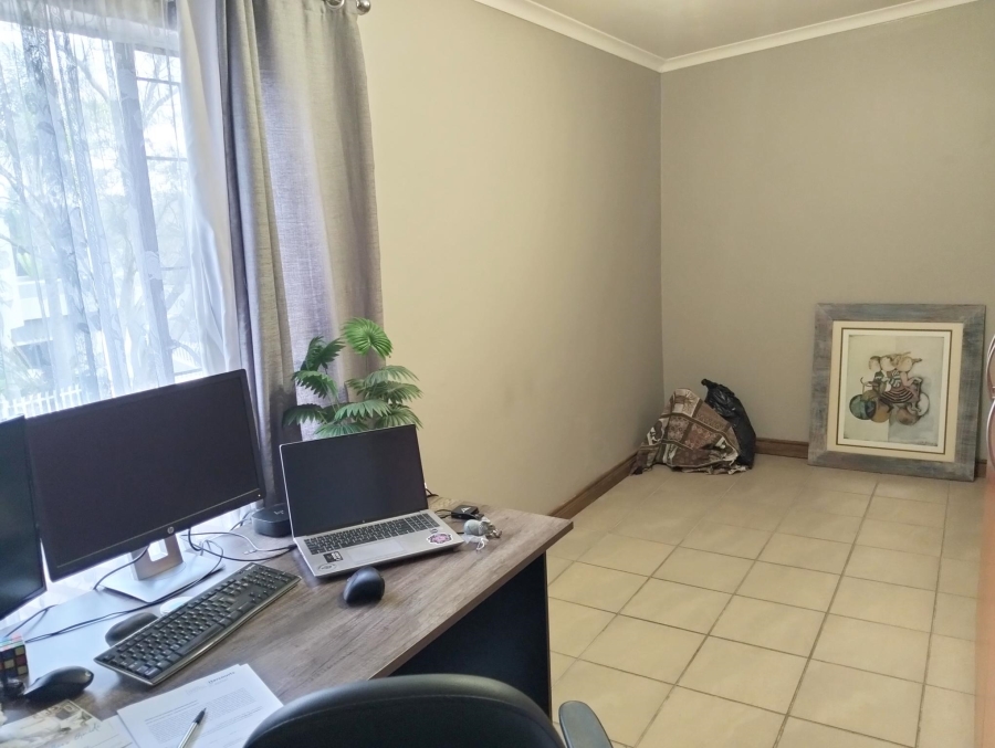 4 Bedroom Property for Sale in Garsfontein Gauteng