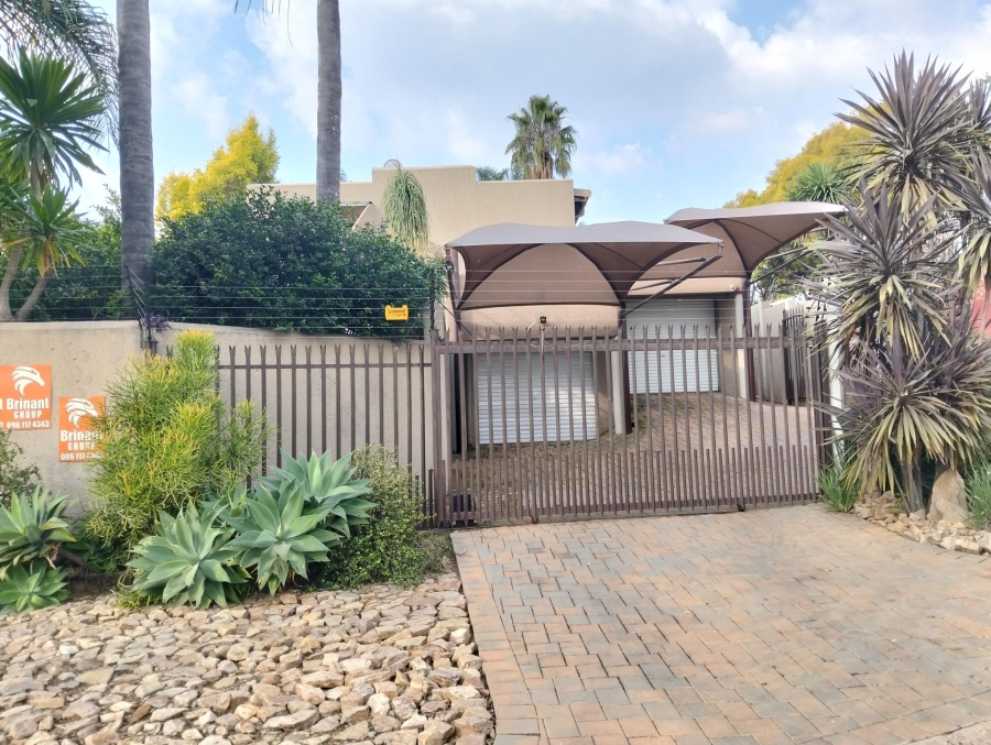 4 Bedroom Property for Sale in Garsfontein Gauteng