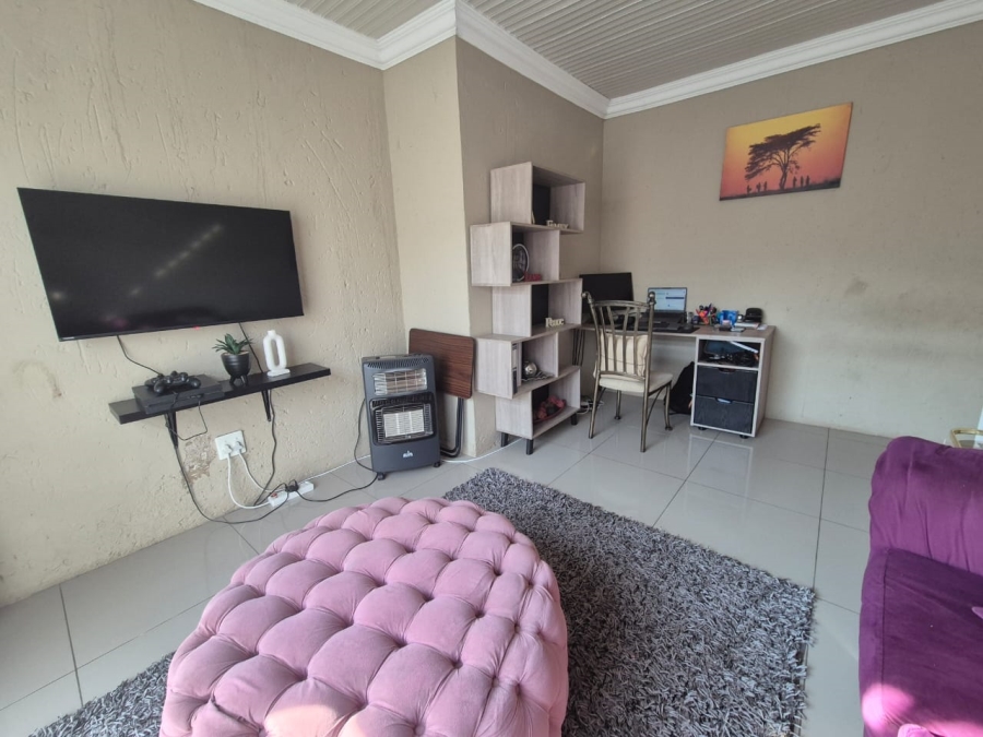 4 Bedroom Property for Sale in Liefde en Vrede Gauteng