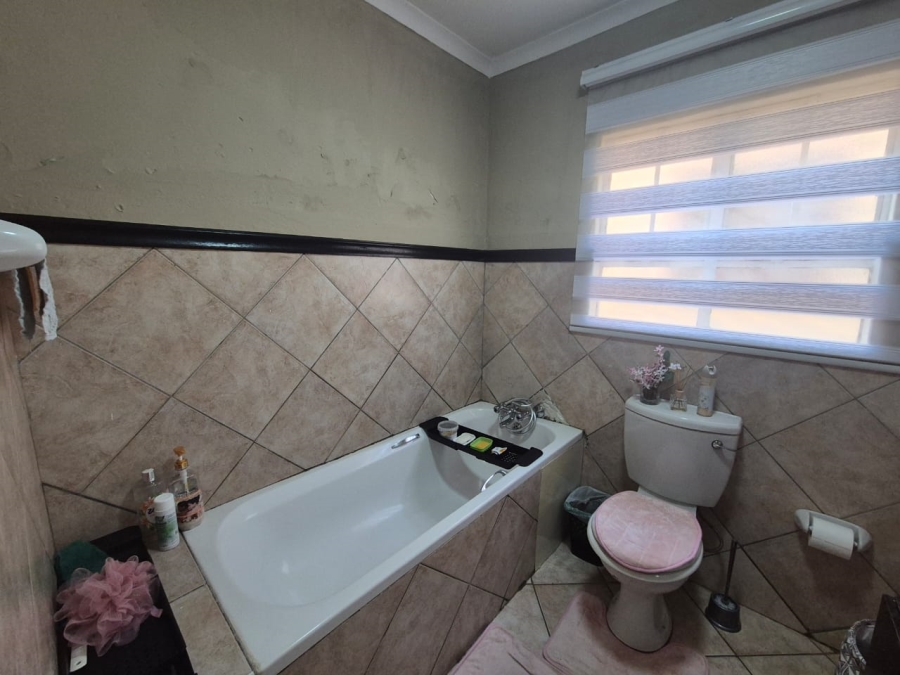 4 Bedroom Property for Sale in Liefde en Vrede Gauteng