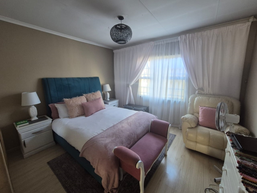 4 Bedroom Property for Sale in Liefde en Vrede Gauteng