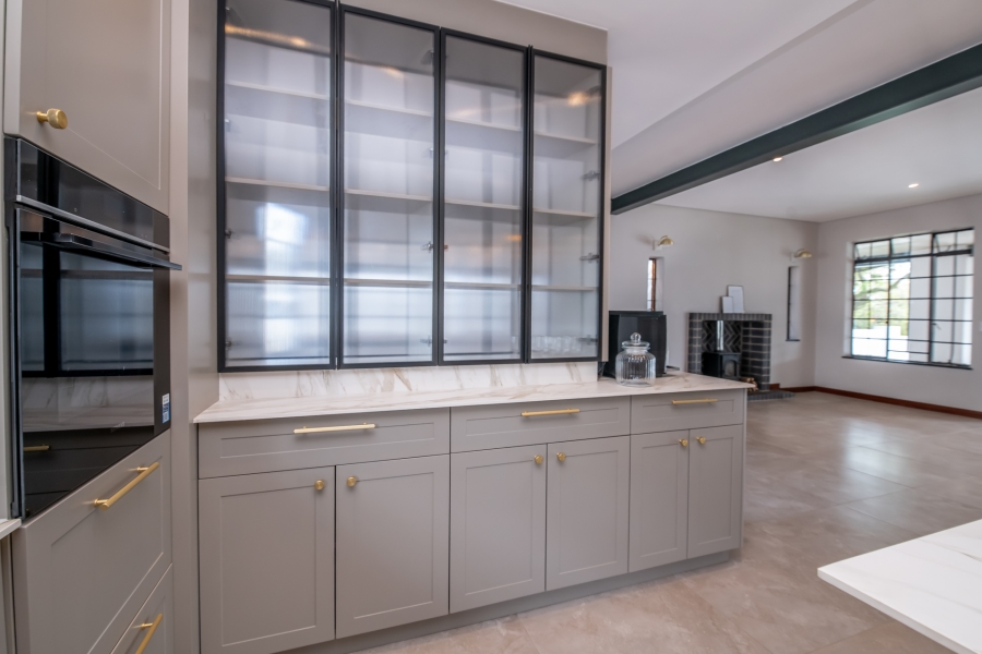 To Let 4 Bedroom Property for Rent in Waterkloof Gauteng