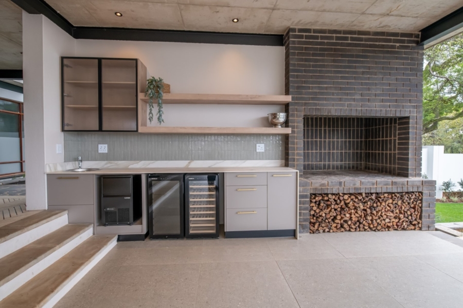 To Let 4 Bedroom Property for Rent in Waterkloof Gauteng