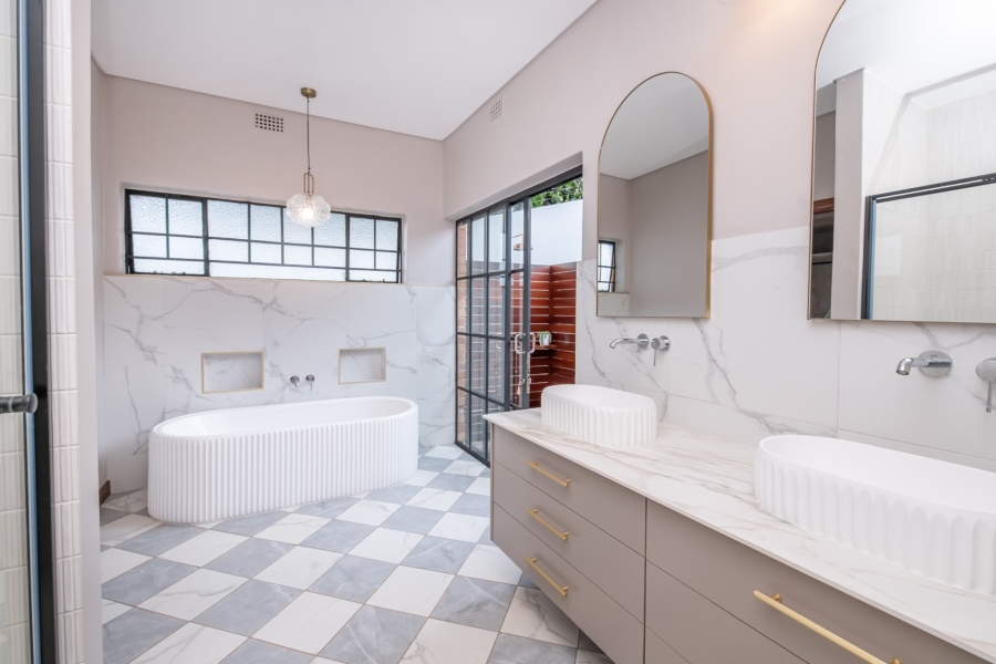 To Let 4 Bedroom Property for Rent in Waterkloof Gauteng