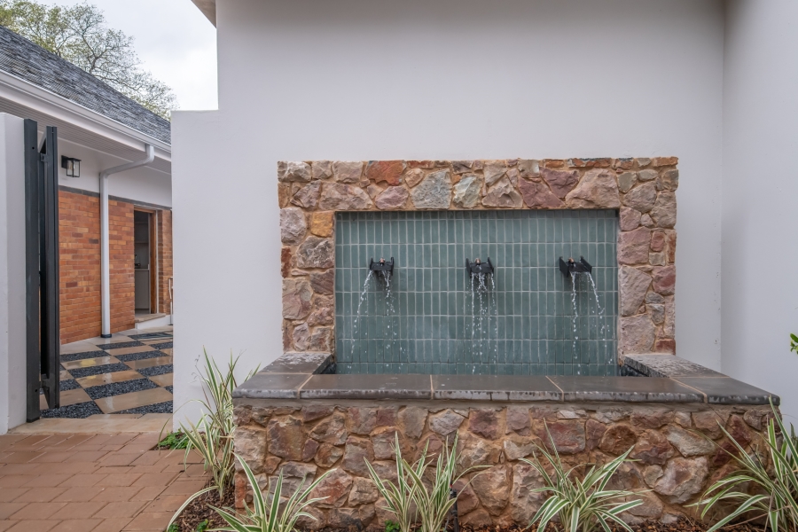 To Let 4 Bedroom Property for Rent in Waterkloof Gauteng