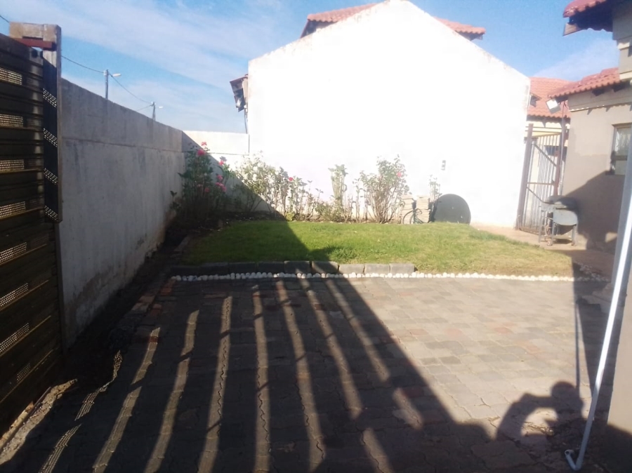 2 Bedroom Property for Sale in Golden Gardens Gauteng