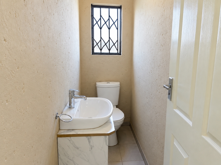 2 Bedroom Property for Sale in Golden Gardens Gauteng