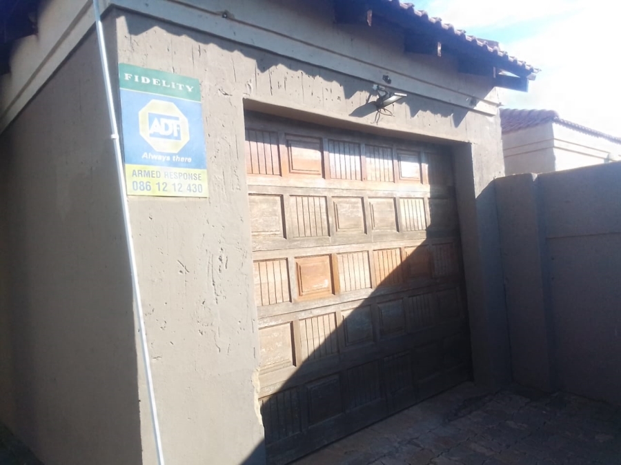 2 Bedroom Property for Sale in Golden Gardens Gauteng