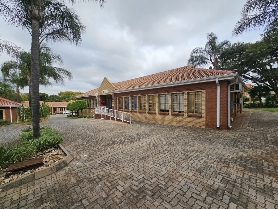 To Let Commercial Property for Rent in Die Hoewes Gauteng