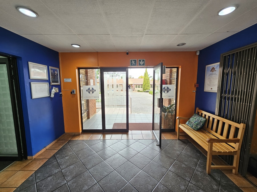To Let Commercial Property for Rent in Die Hoewes Gauteng
