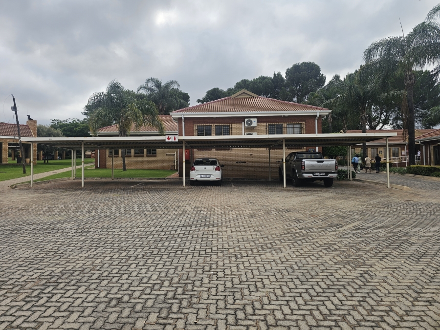 To Let Commercial Property for Rent in Die Hoewes Gauteng