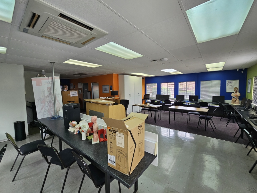 To Let Commercial Property for Rent in Die Hoewes Gauteng