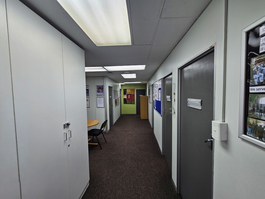 To Let Commercial Property for Rent in Die Hoewes Gauteng