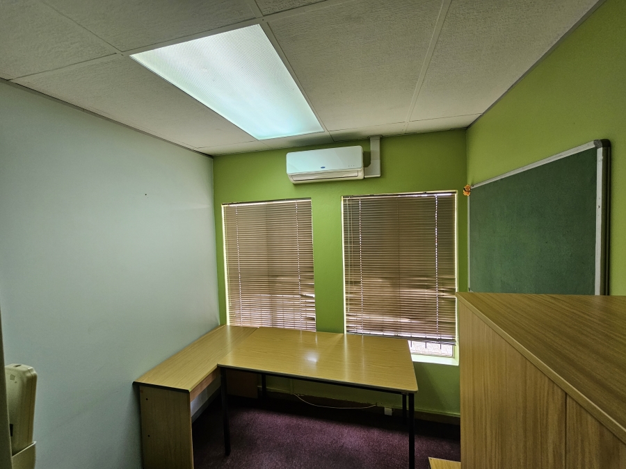 To Let Commercial Property for Rent in Die Hoewes Gauteng