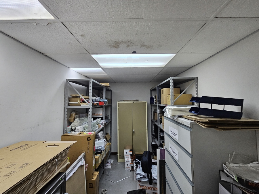 To Let Commercial Property for Rent in Die Hoewes Gauteng