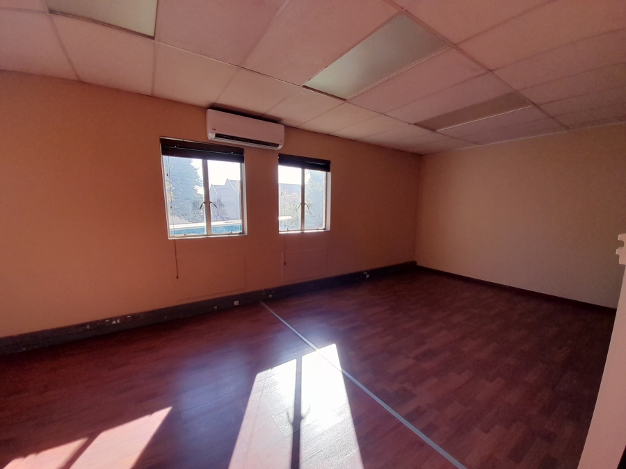 To Let Commercial Property for Rent in Randjespark Gauteng