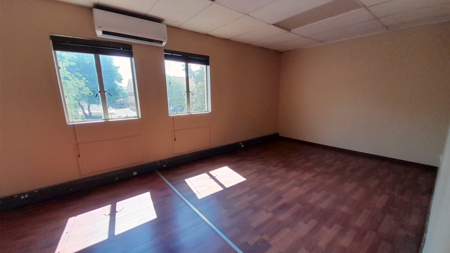 To Let Commercial Property for Rent in Randjespark Gauteng