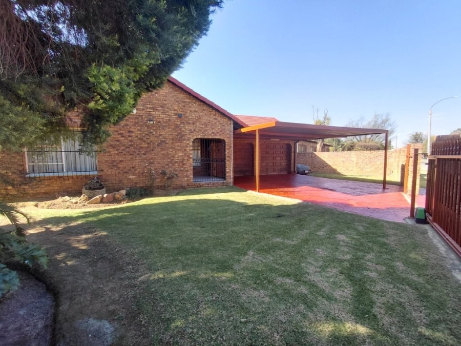 3 Bedroom Property for Sale in Klippoortje Gauteng