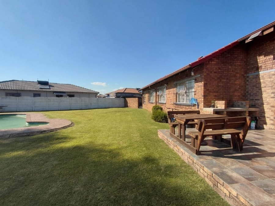 3 Bedroom Property for Sale in Klippoortje Gauteng