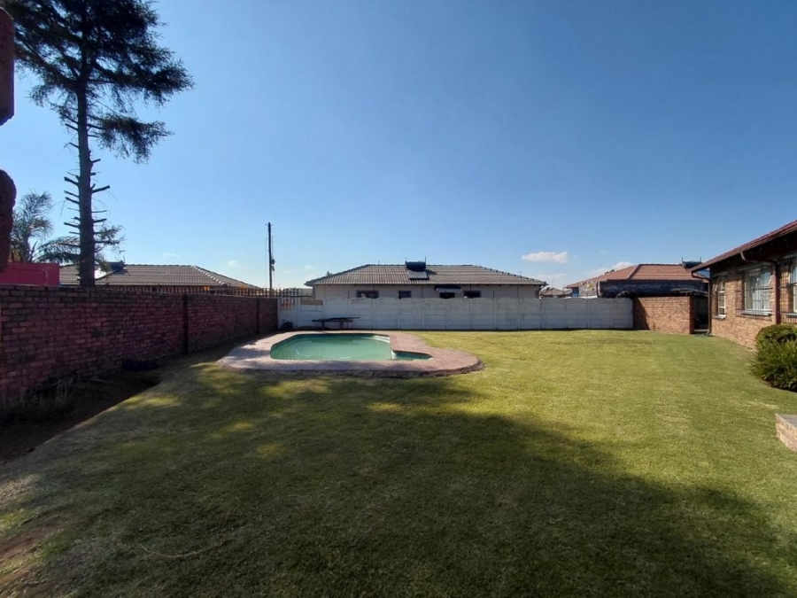 3 Bedroom Property for Sale in Klippoortje Gauteng
