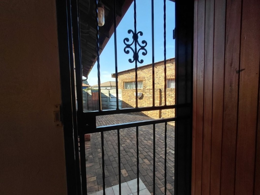 3 Bedroom Property for Sale in Klippoortje Gauteng