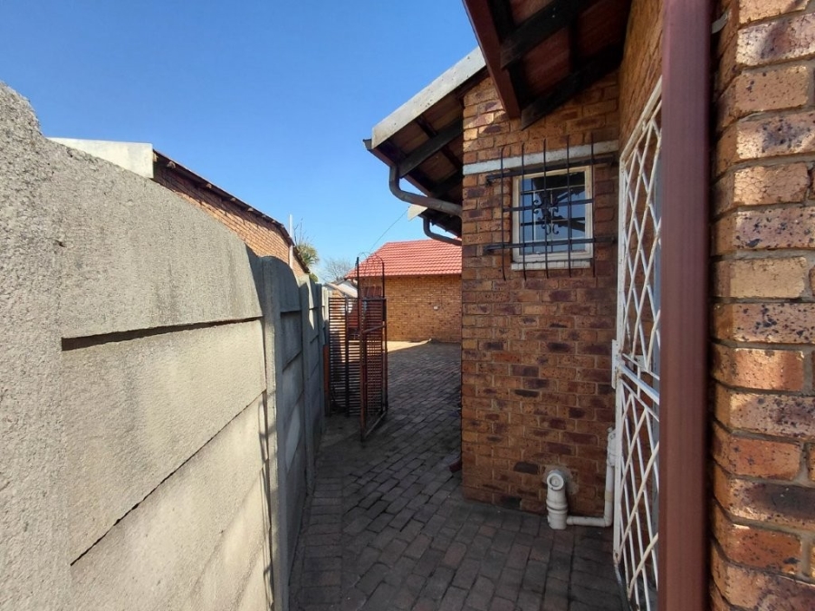 3 Bedroom Property for Sale in Klippoortje Gauteng