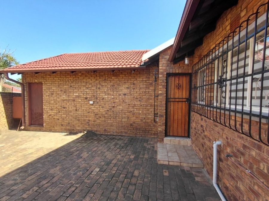3 Bedroom Property for Sale in Klippoortje Gauteng