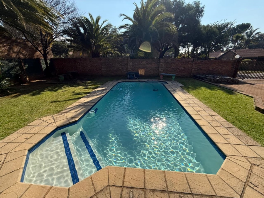 5 Bedroom Property for Sale in Atlasville Gauteng