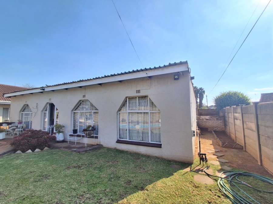 3 Bedroom Property for Sale in Sonland Park Gauteng