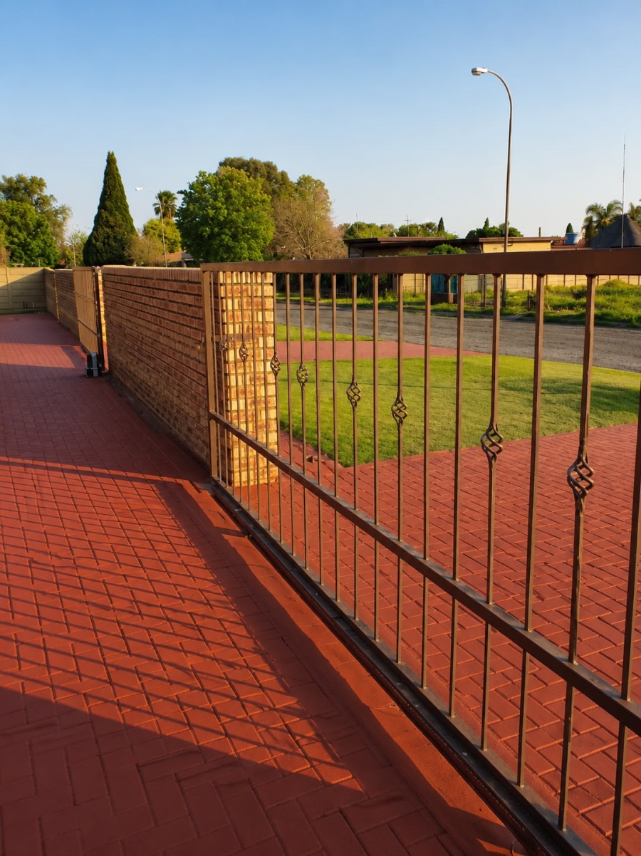 3 Bedroom Property for Sale in Falcon Ridge Gauteng