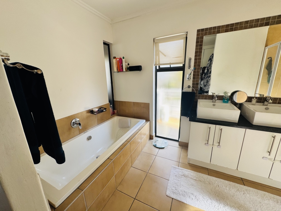 3 Bedroom Property for Sale in Maroeladal Gauteng