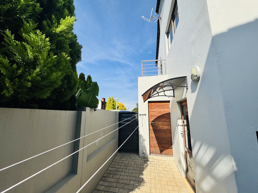 3 Bedroom Property for Sale in Maroeladal Gauteng