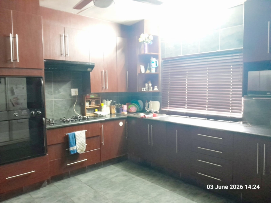 6 Bedroom Property for Sale in Pretoria North Gauteng