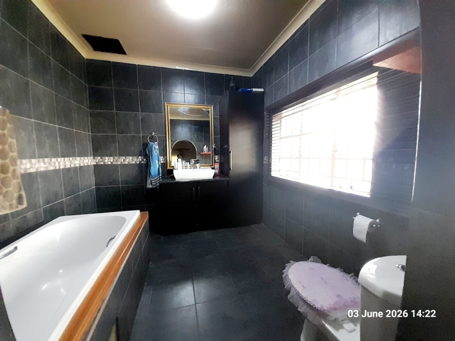 6 Bedroom Property for Sale in Pretoria North Gauteng