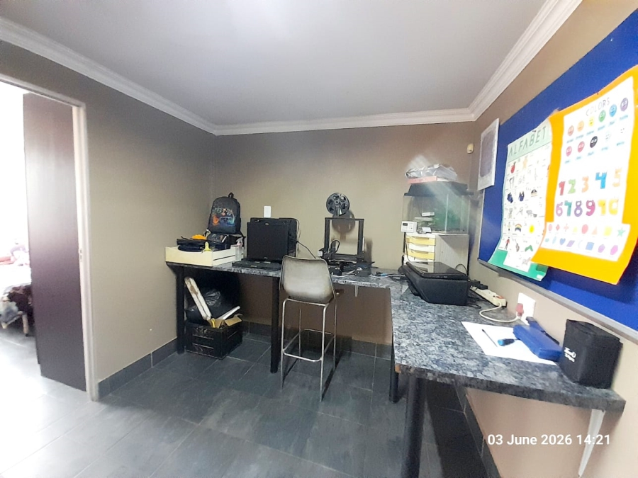 6 Bedroom Property for Sale in Pretoria North Gauteng