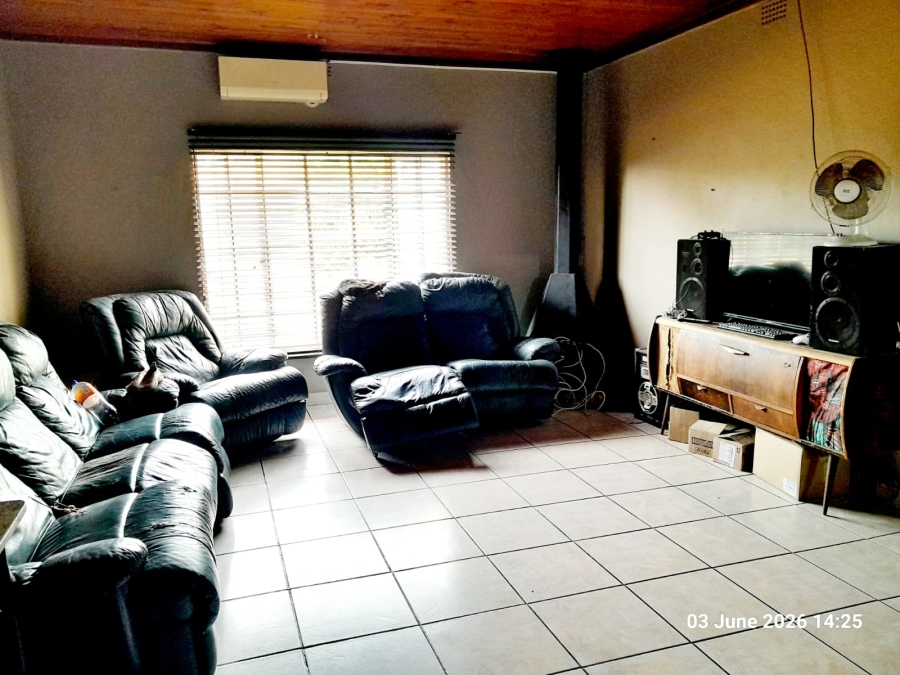6 Bedroom Property for Sale in Pretoria North Gauteng