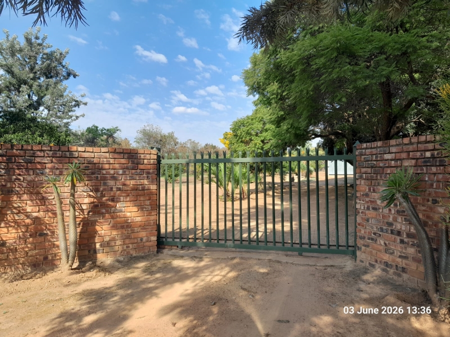 6 Bedroom Property for Sale in Pretoria North Gauteng