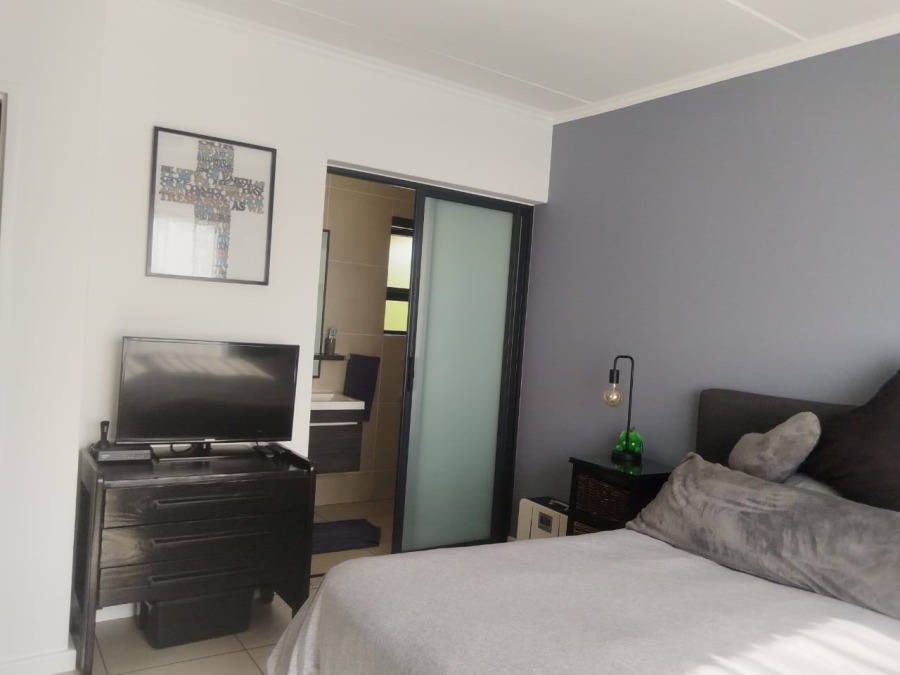 3 Bedroom Property for Sale in Greenstone Crest Gauteng