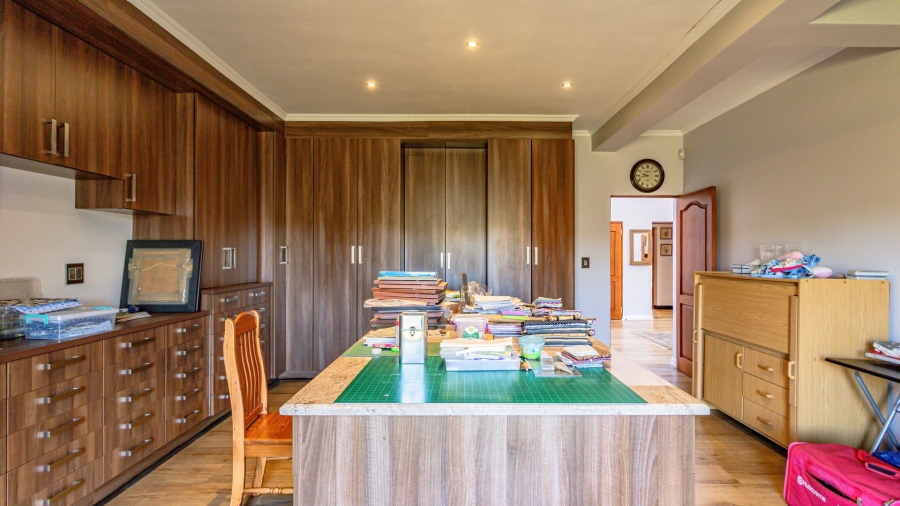7 Bedroom Property for Sale in Cornwall Hill Gauteng