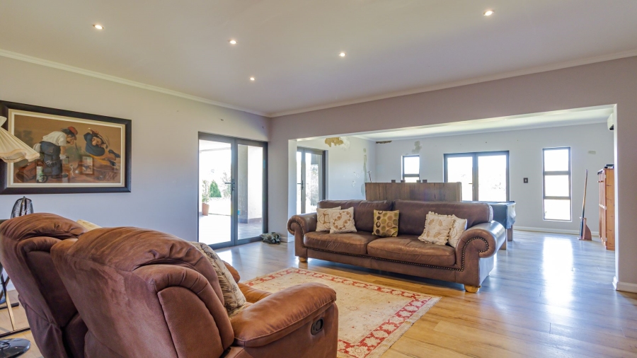 7 Bedroom Property for Sale in Cornwall Hill Gauteng