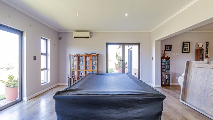 7 Bedroom Property for Sale in Cornwall Hill Gauteng