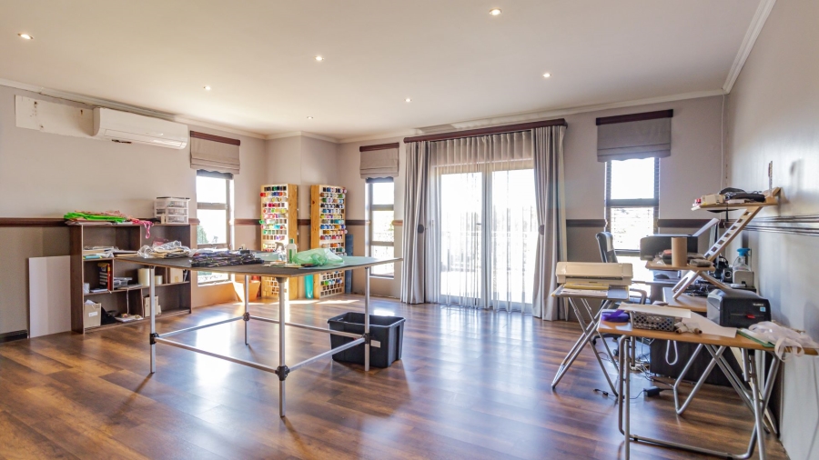 7 Bedroom Property for Sale in Cornwall Hill Gauteng