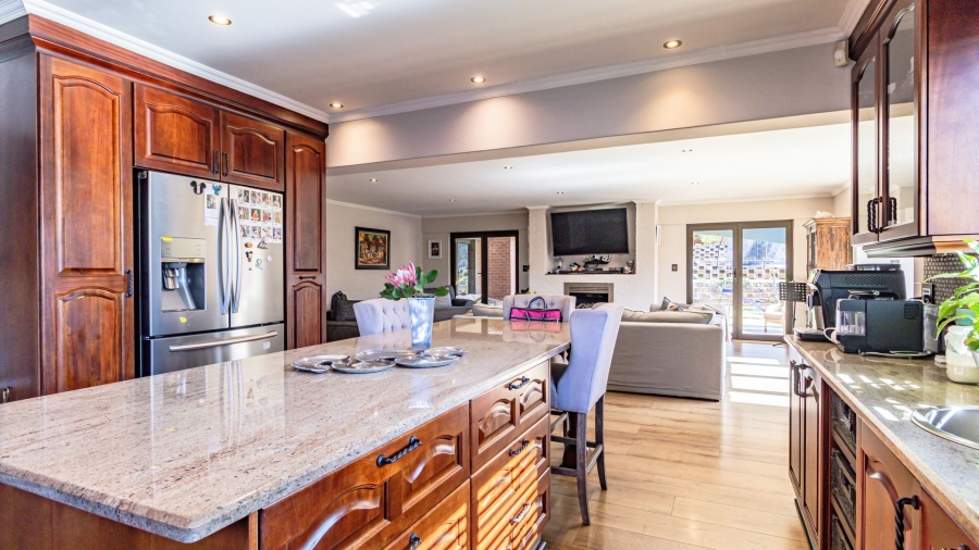 7 Bedroom Property for Sale in Cornwall Hill Gauteng