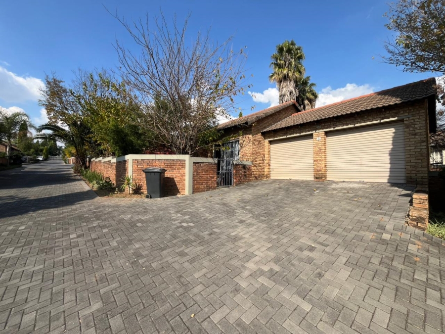 To Let 2 Bedroom Property for Rent in Kyalami Hills Gauteng