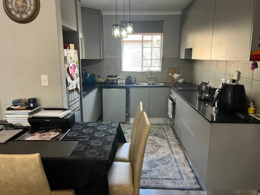 To Let 2 Bedroom Property for Rent in Kyalami Hills Gauteng