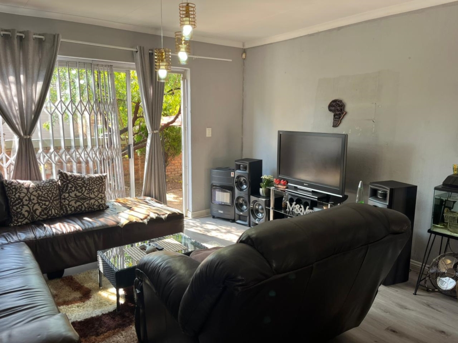 To Let 2 Bedroom Property for Rent in Kyalami Hills Gauteng