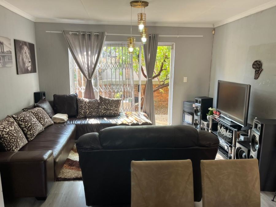 To Let 2 Bedroom Property for Rent in Kyalami Hills Gauteng