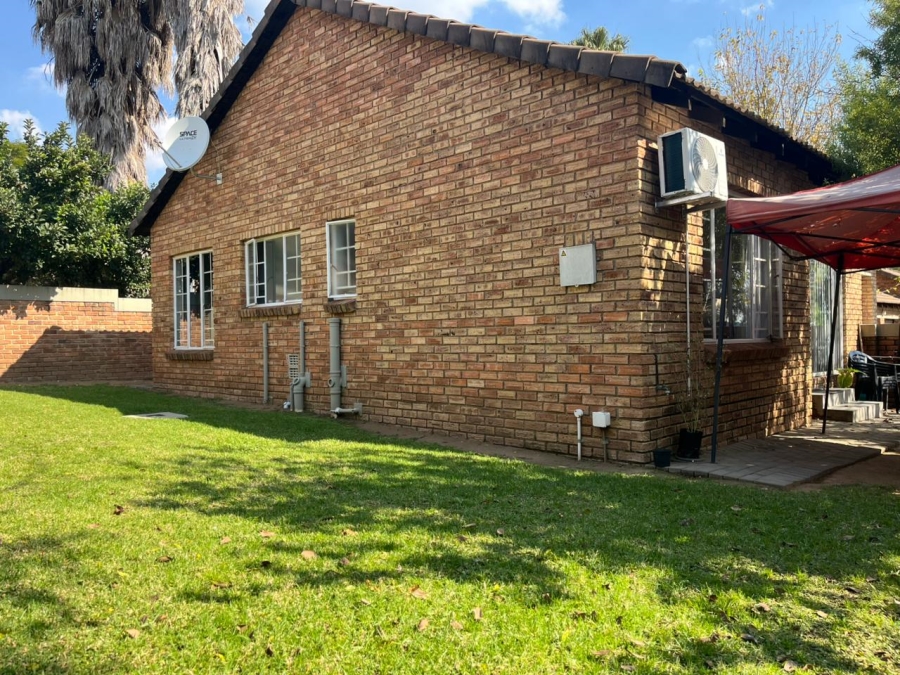 To Let 2 Bedroom Property for Rent in Kyalami Hills Gauteng